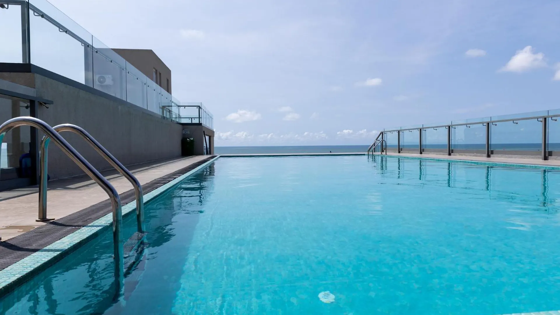 Ocean Breeze Studio Apartment By Seahorse Negombo Sri Lanka
