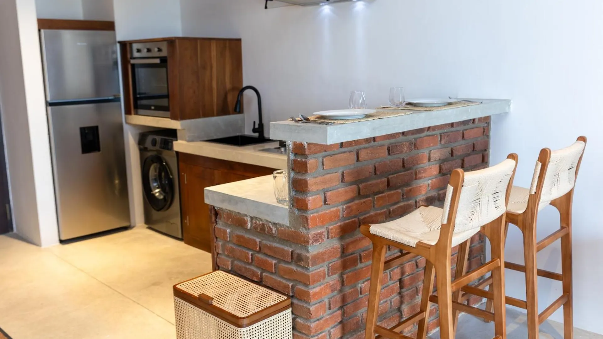 Ocean Breeze Studio Apartment By Seahorse Negombo