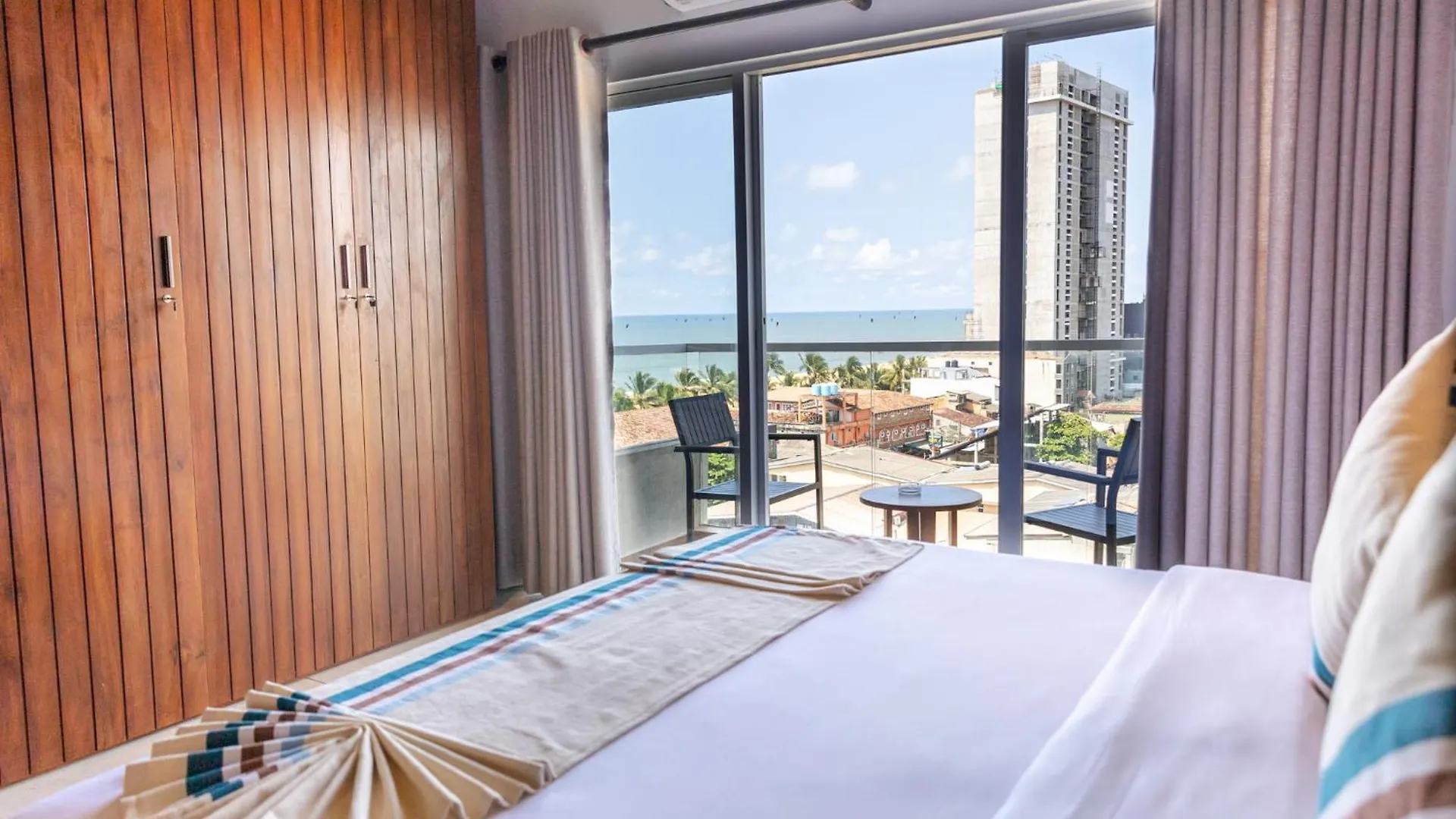 Ocean Breeze Studio Apartment By Seahorse Negombo